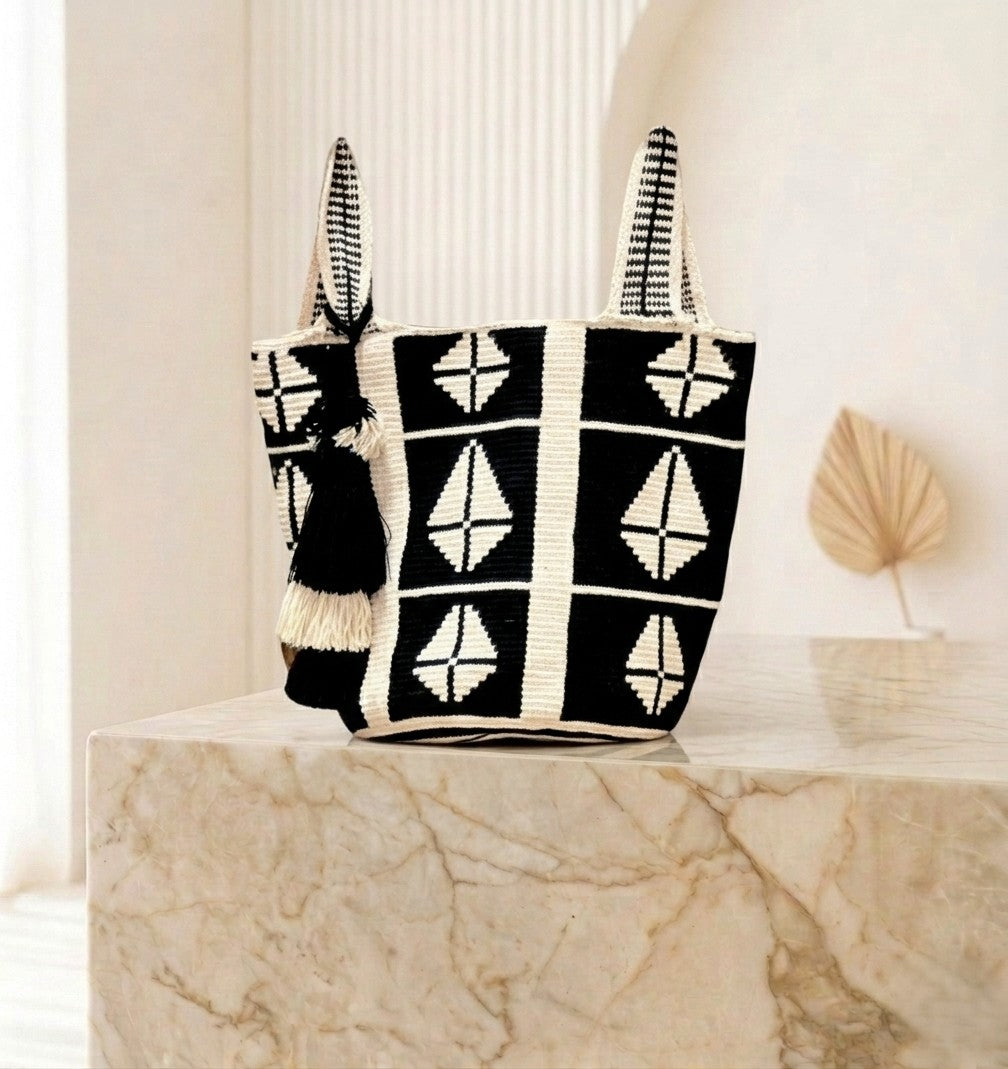 •  "Ancestral Steps" Handwoven Wayuu Large Beach Tote Bag - Black & Cream